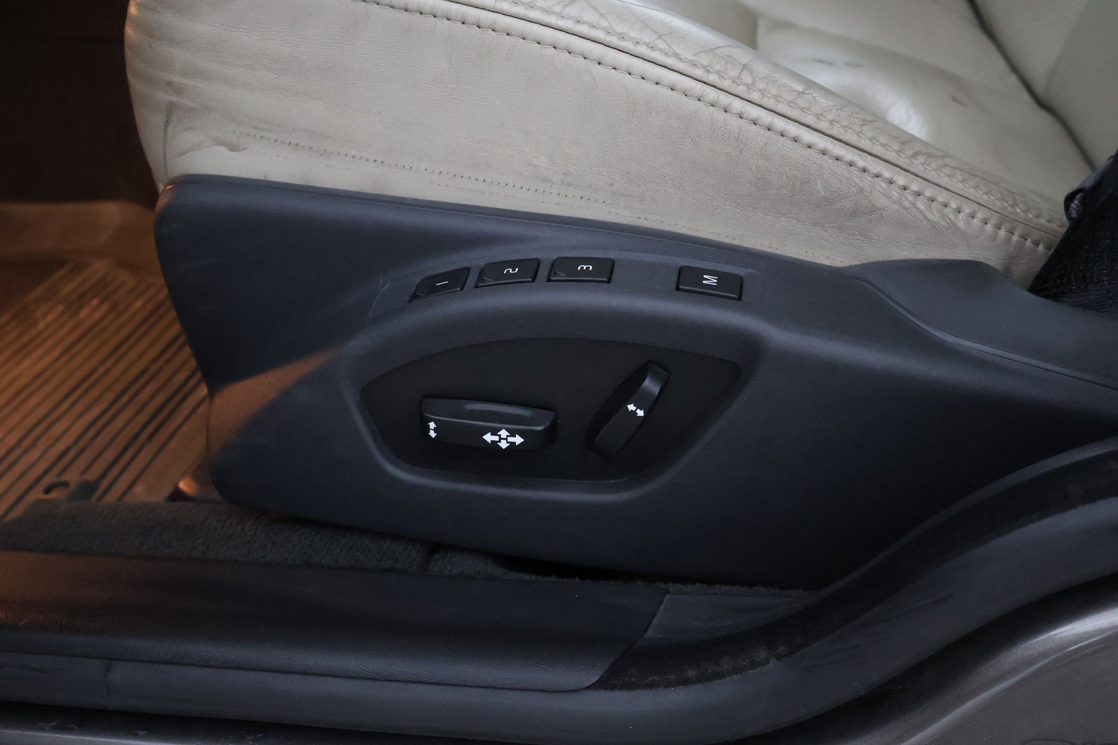 VOLVO V70 2010