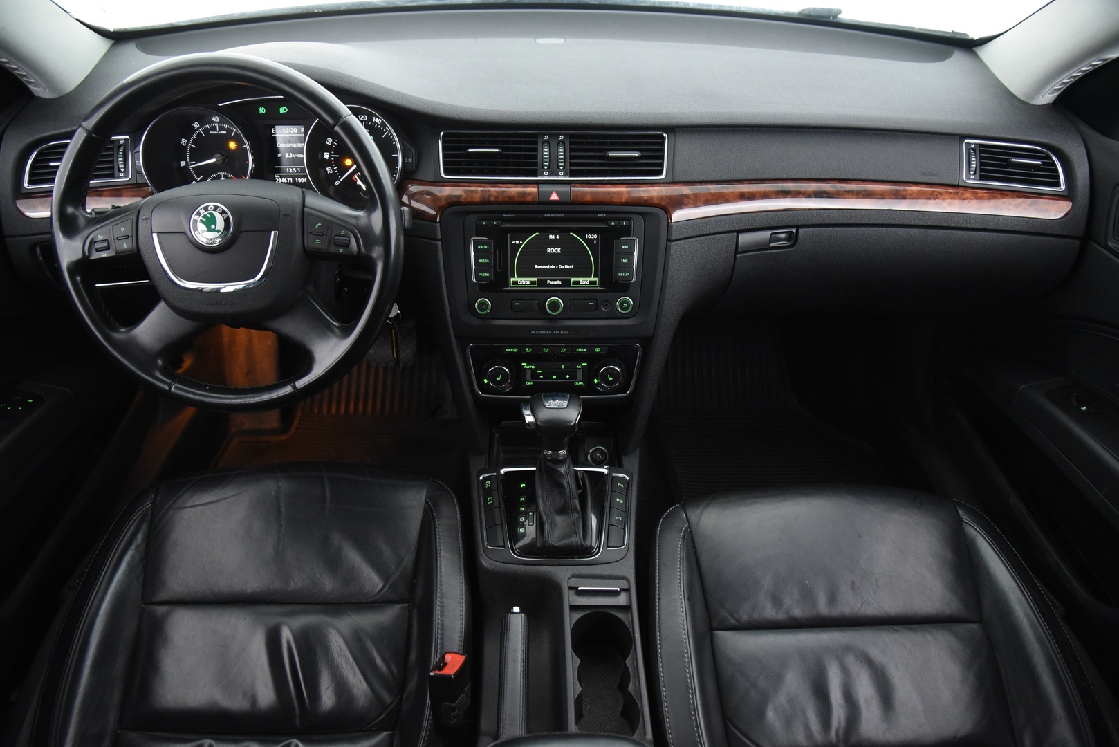 SKODA Superb 2011