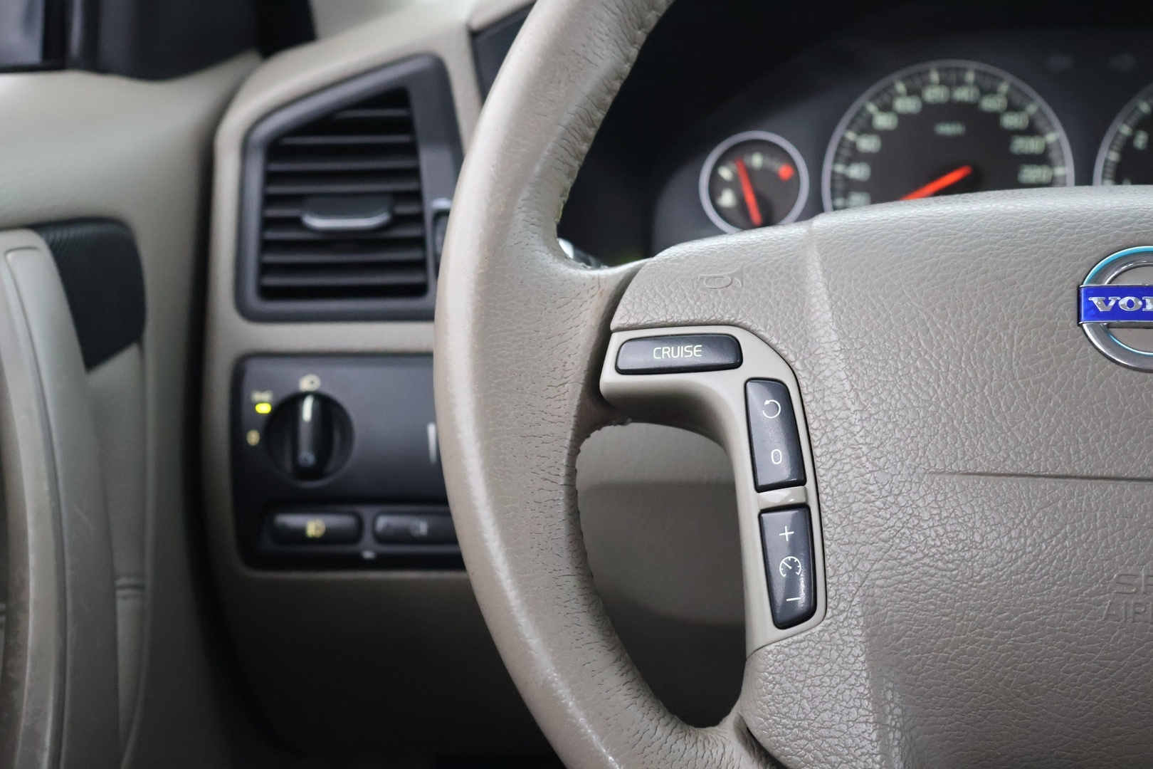 VOLVO V70 2006