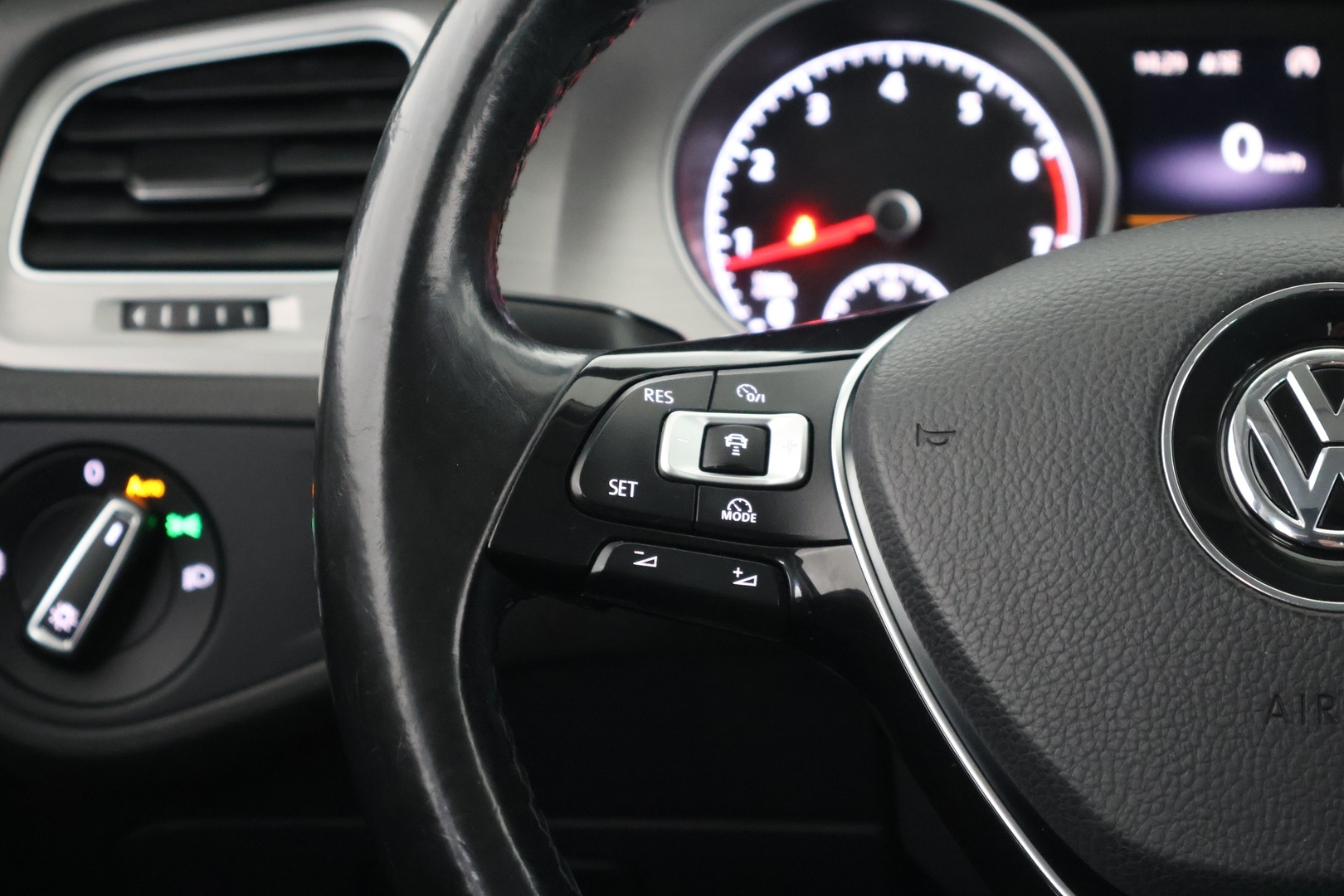 VOLKSWAGEN Golf 2015