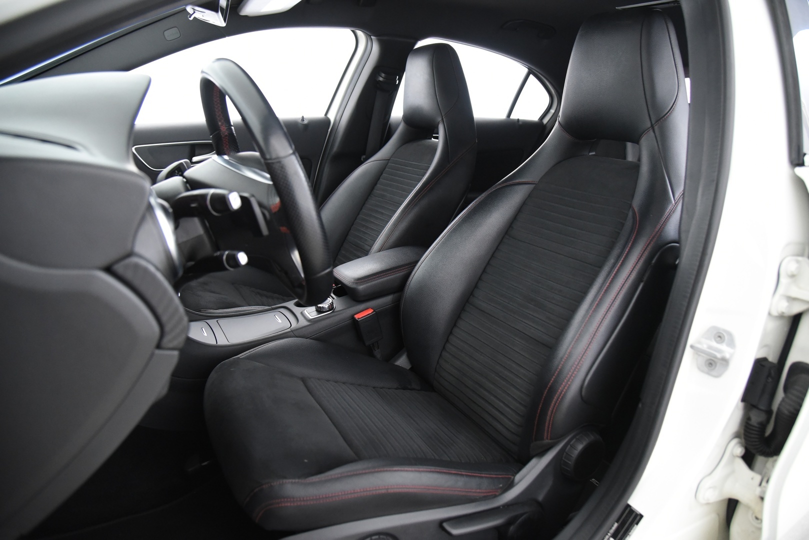 MERCEDES-BENZ A 2013