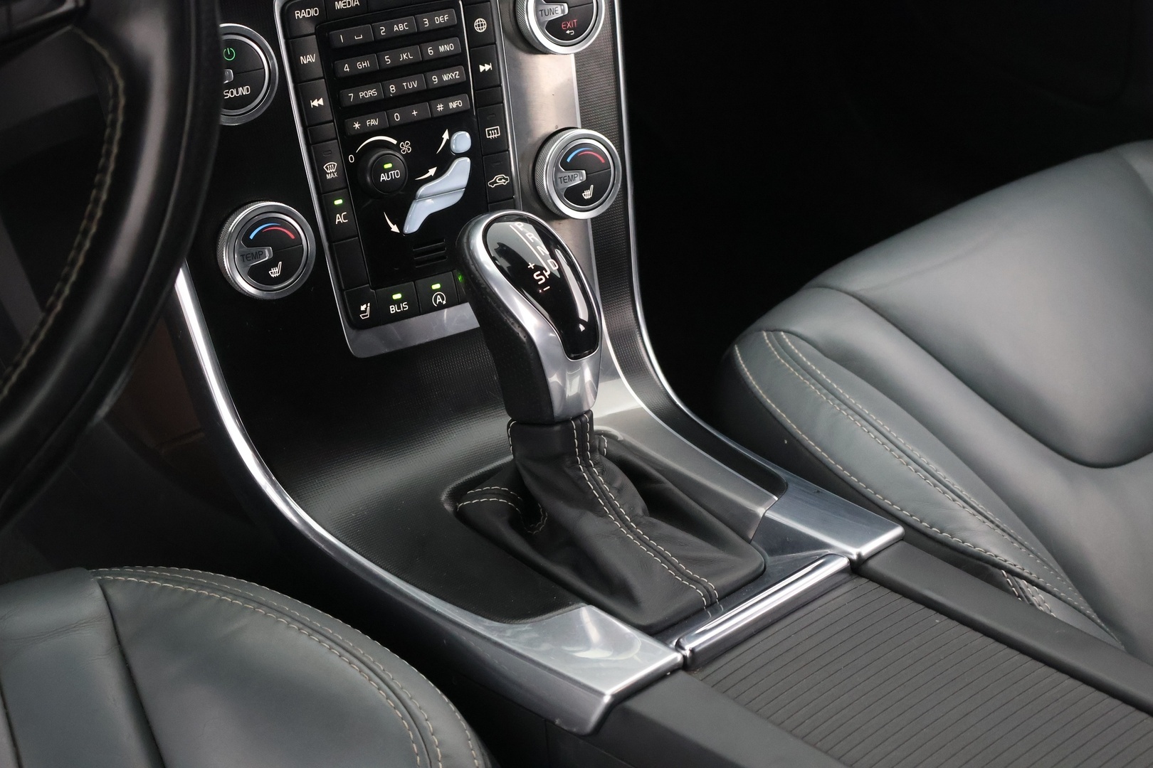 VOLVO V60 2014