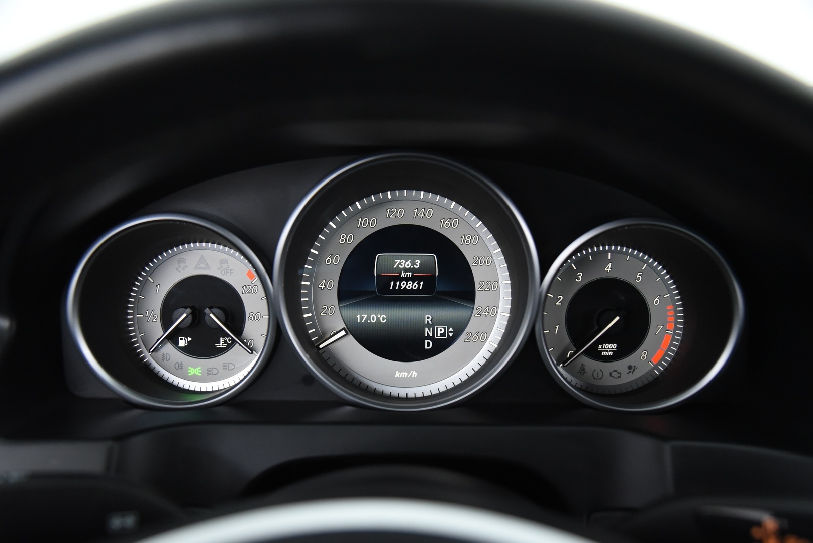 MERCEDES-BENZ E 2015