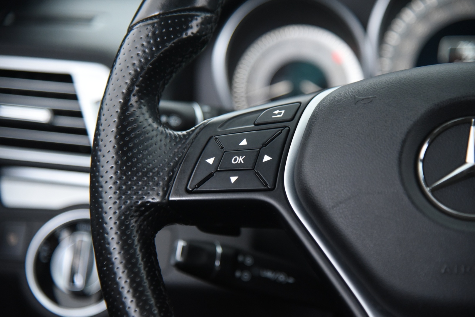 MERCEDES-BENZ E 2015