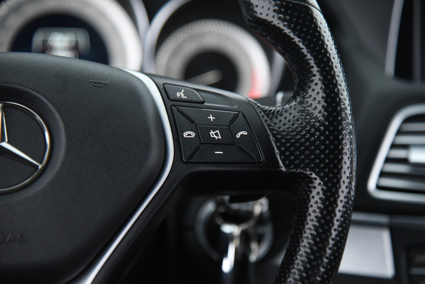 MERCEDES-BENZ E 2015