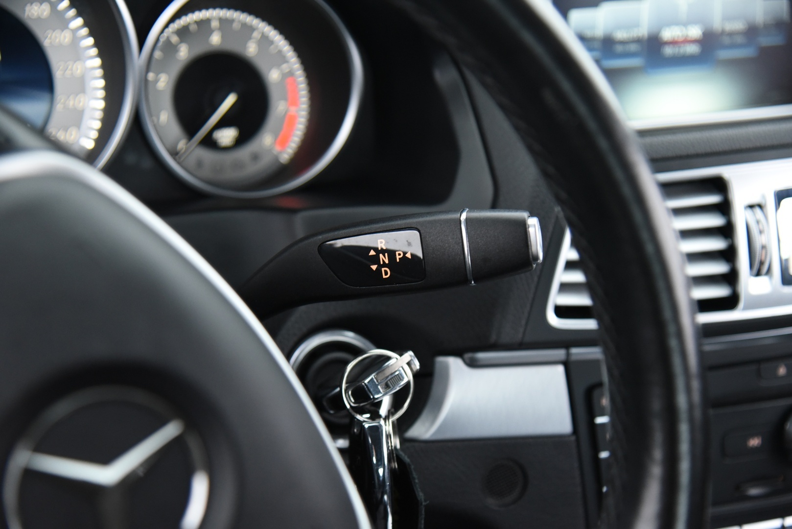 MERCEDES-BENZ E 2015