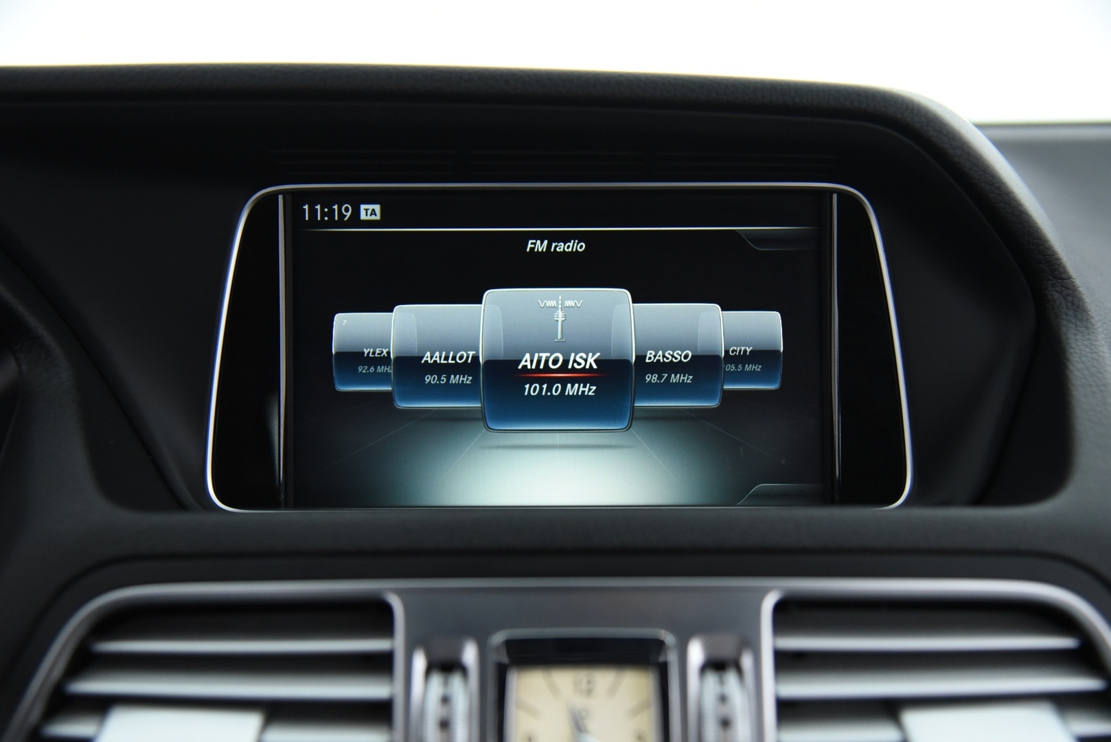 MERCEDES-BENZ E 2015