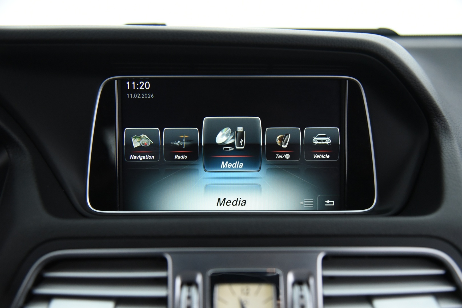 MERCEDES-BENZ E 2015