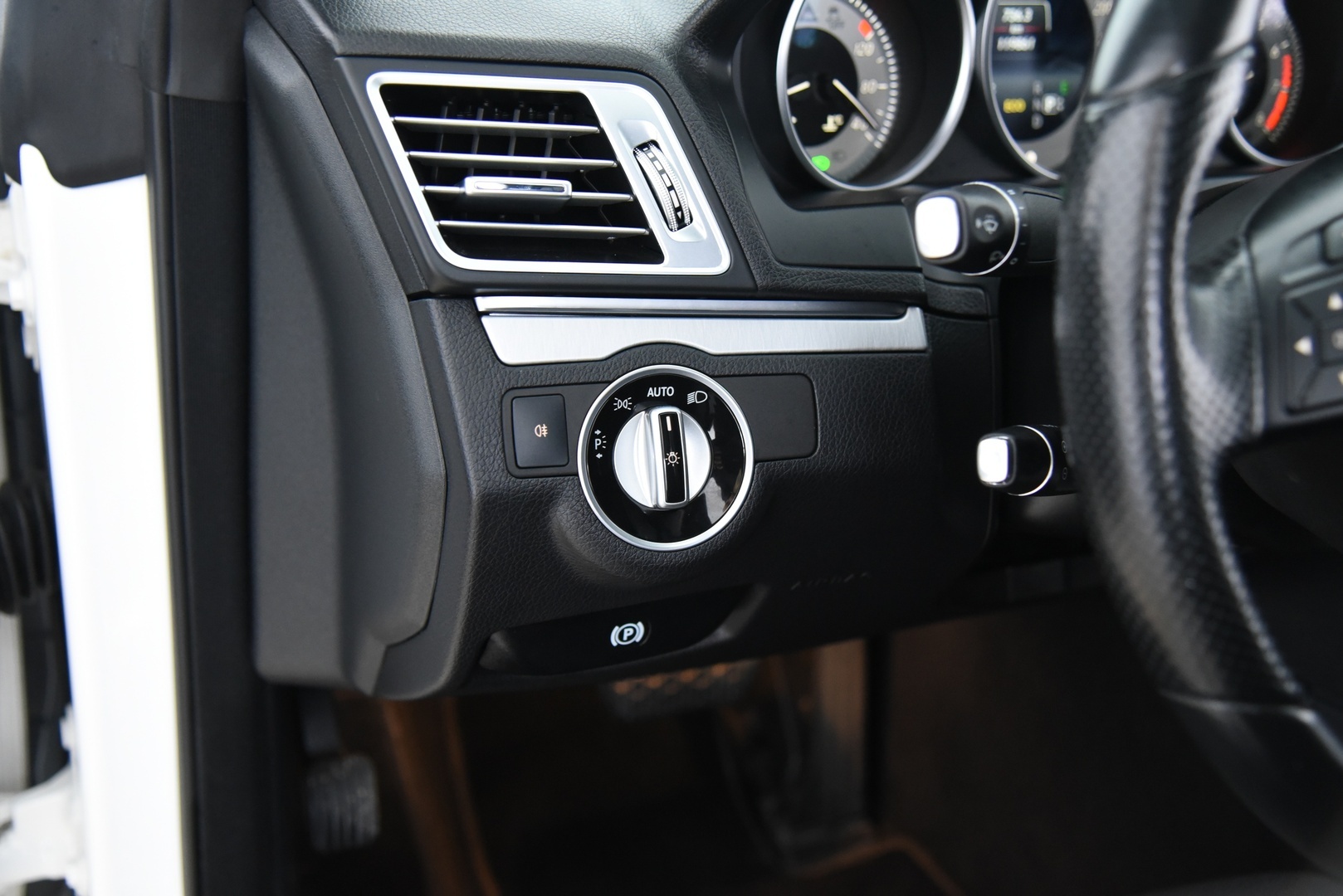 MERCEDES-BENZ E 2015