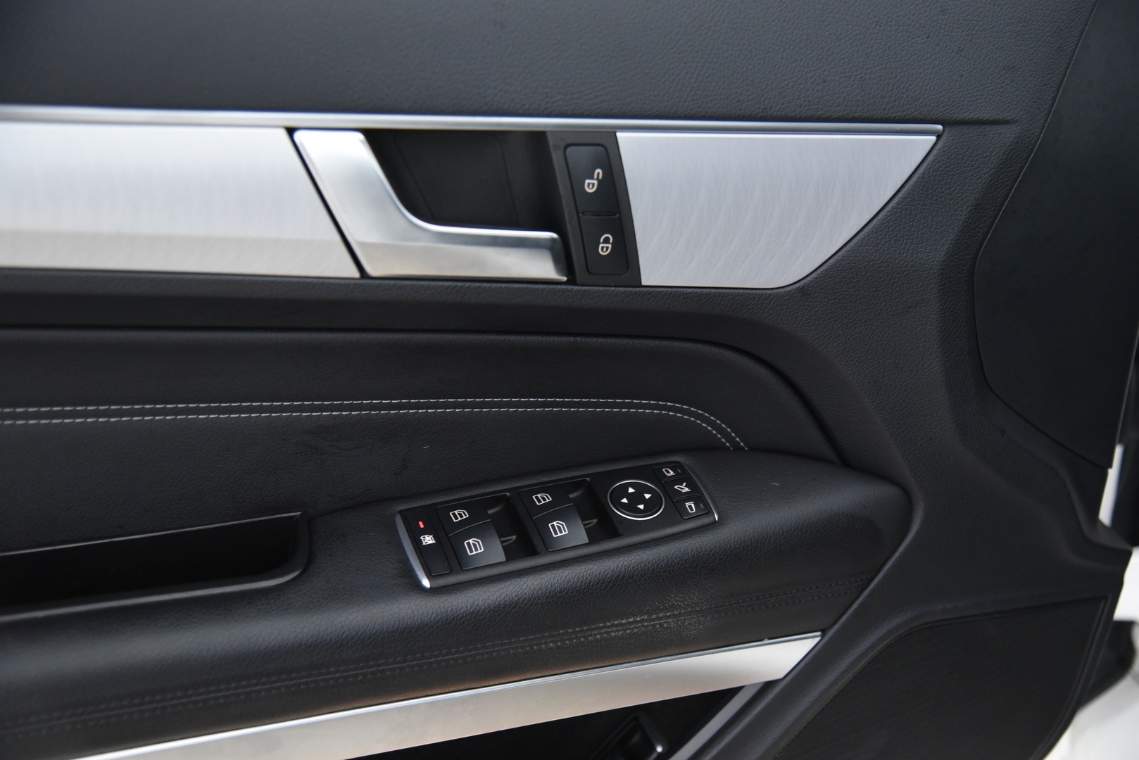 MERCEDES-BENZ E 2015