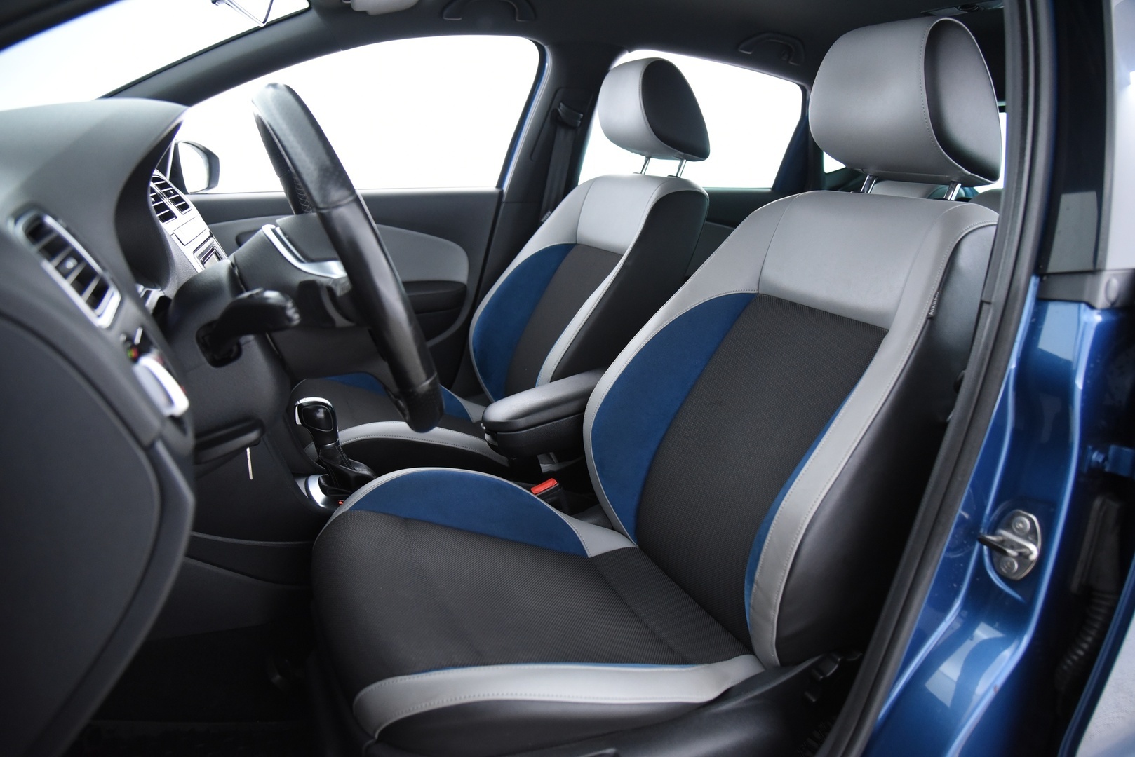 VOLKSWAGEN Polo 2013