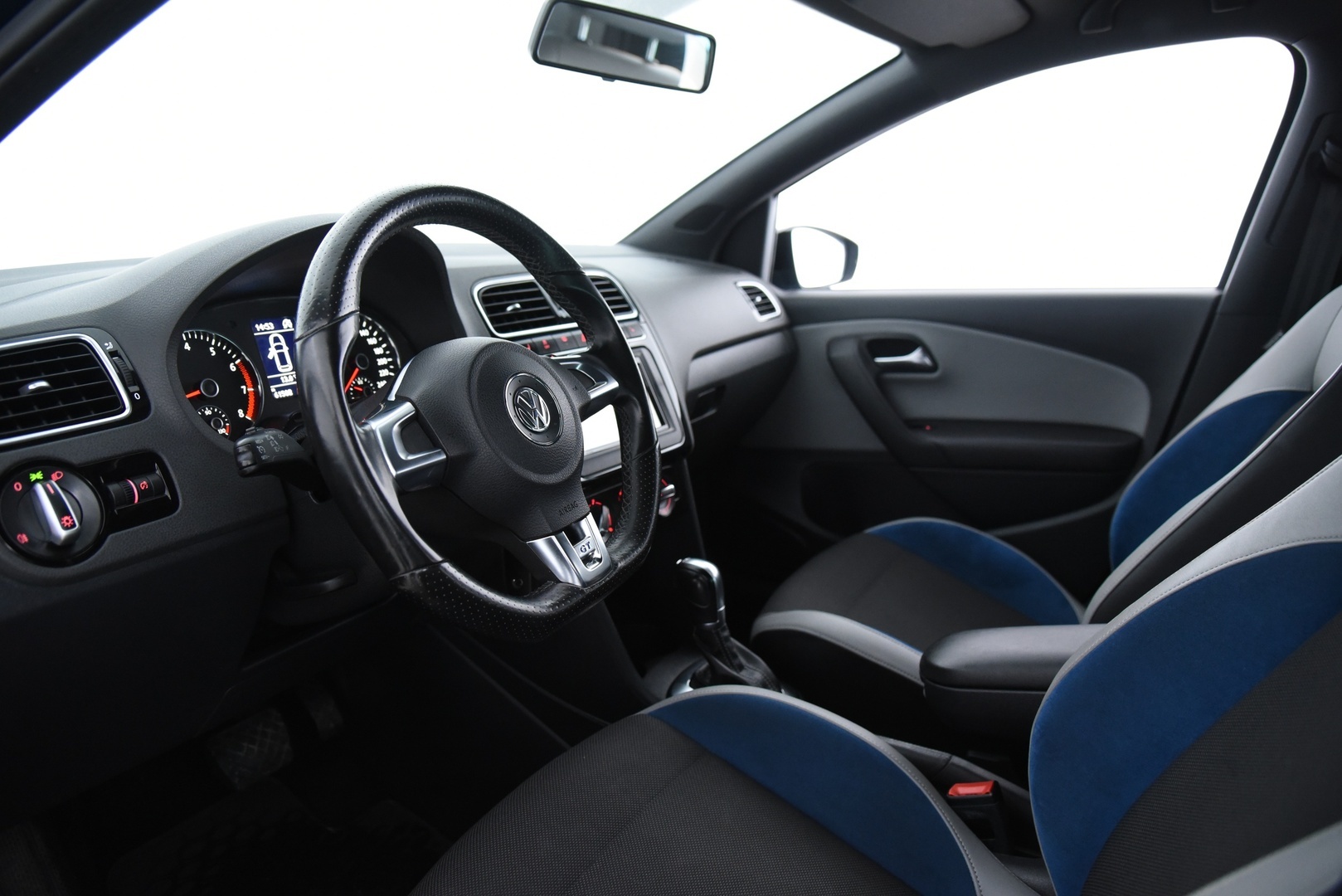 VOLKSWAGEN Polo 2013