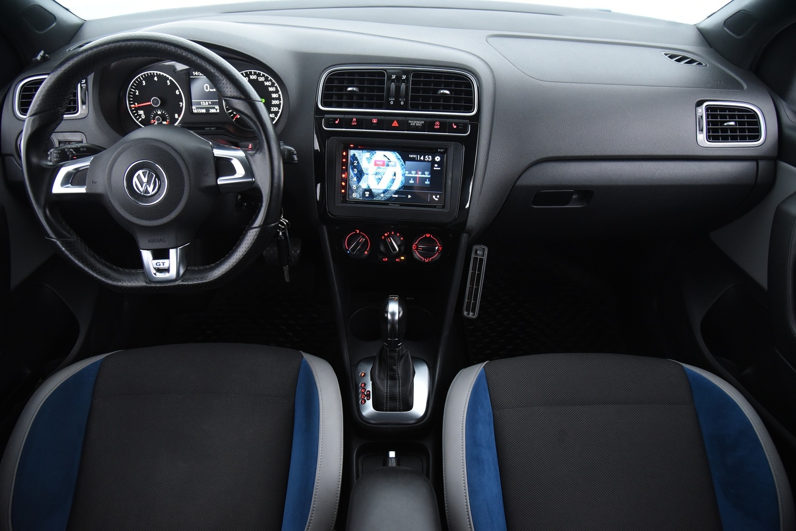 VOLKSWAGEN Polo 2013