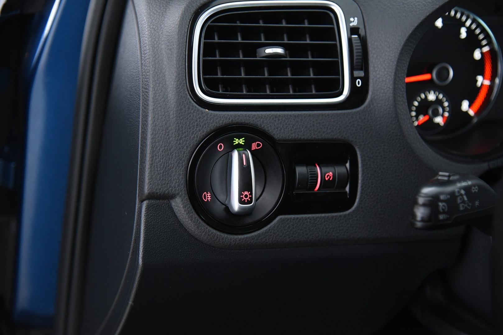 VOLKSWAGEN Polo 2013