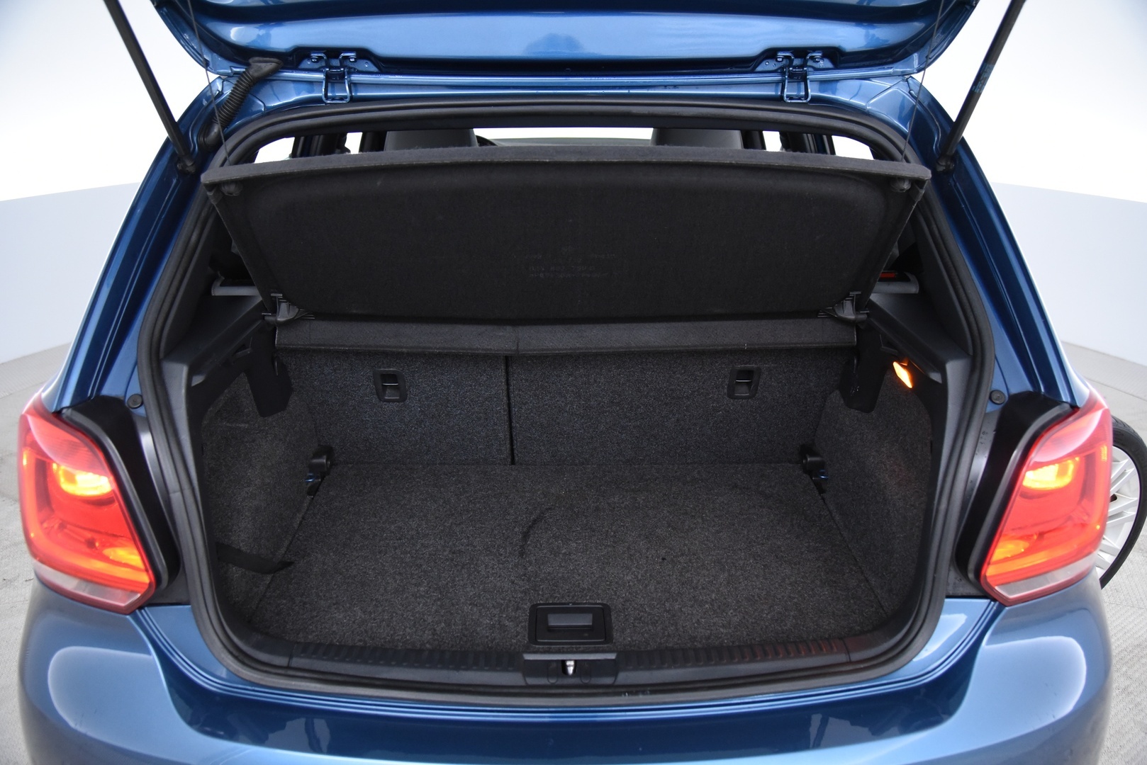 VOLKSWAGEN Polo 2013