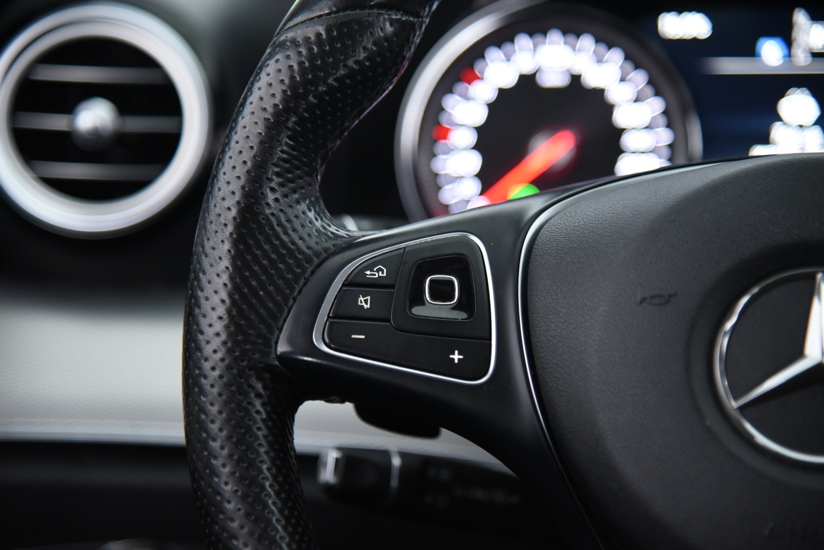 MERCEDES-BENZ E 2017