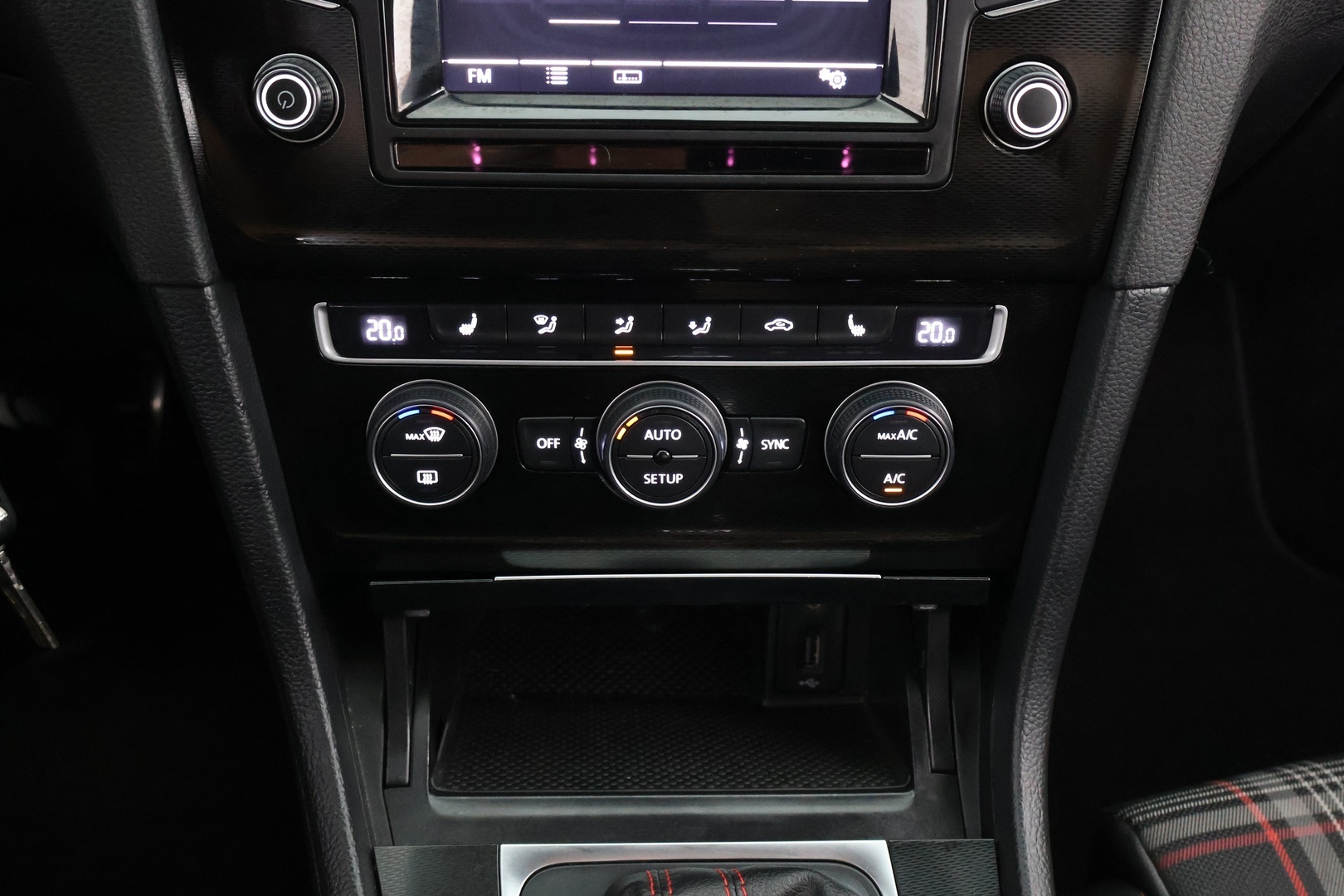 VOLKSWAGEN Golf 2014