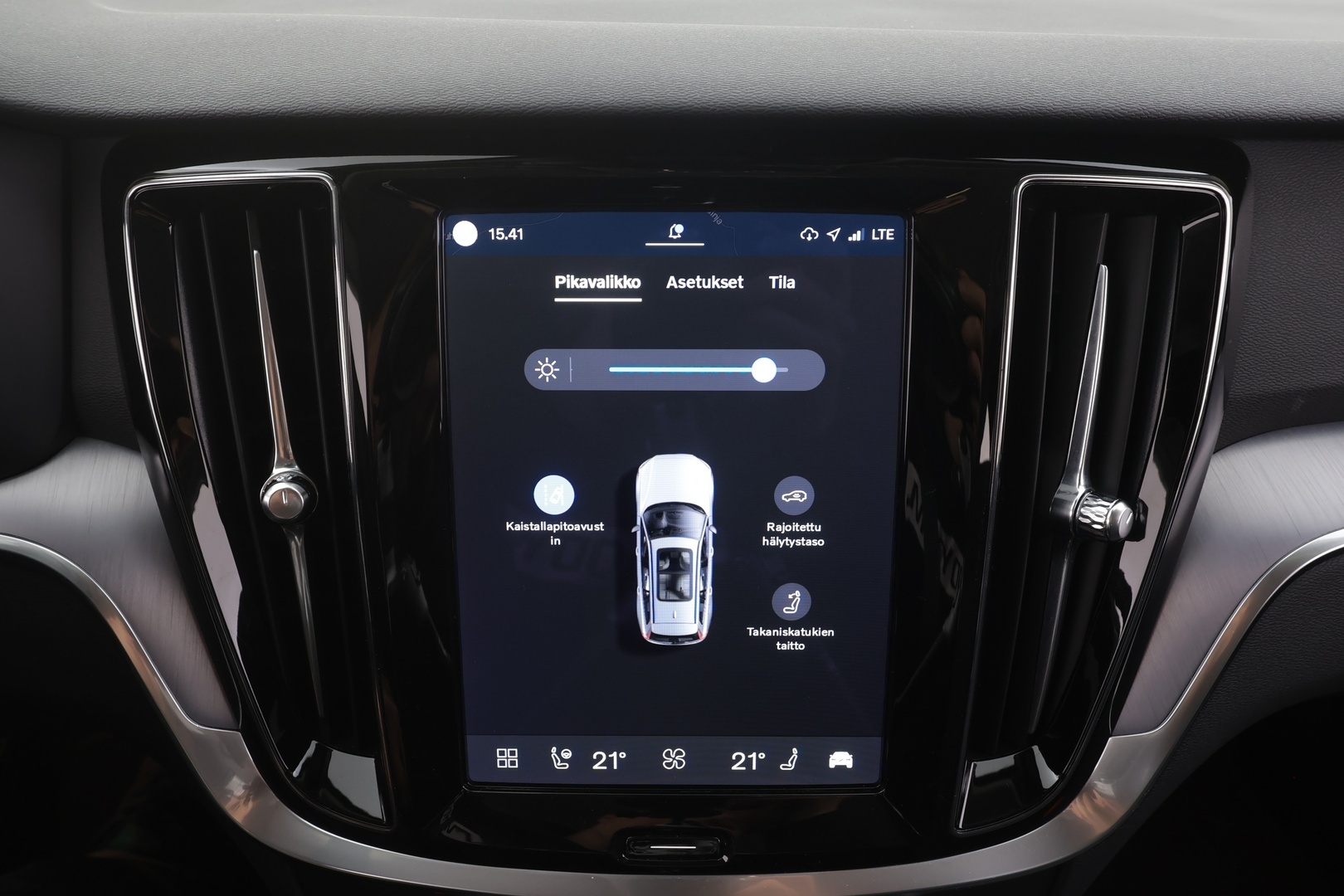 VOLVO V60 2023