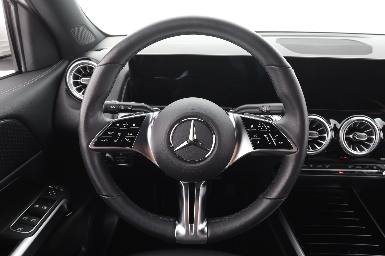 MERCEDES-BENZ EQB 2024