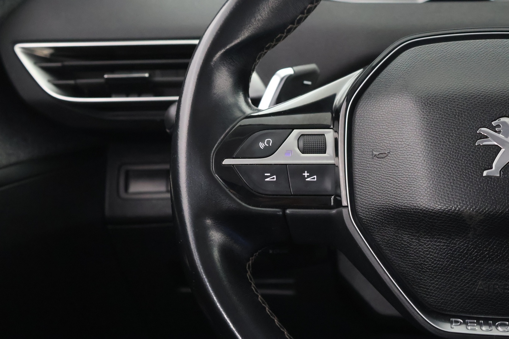 PEUGEOT 5008 2018