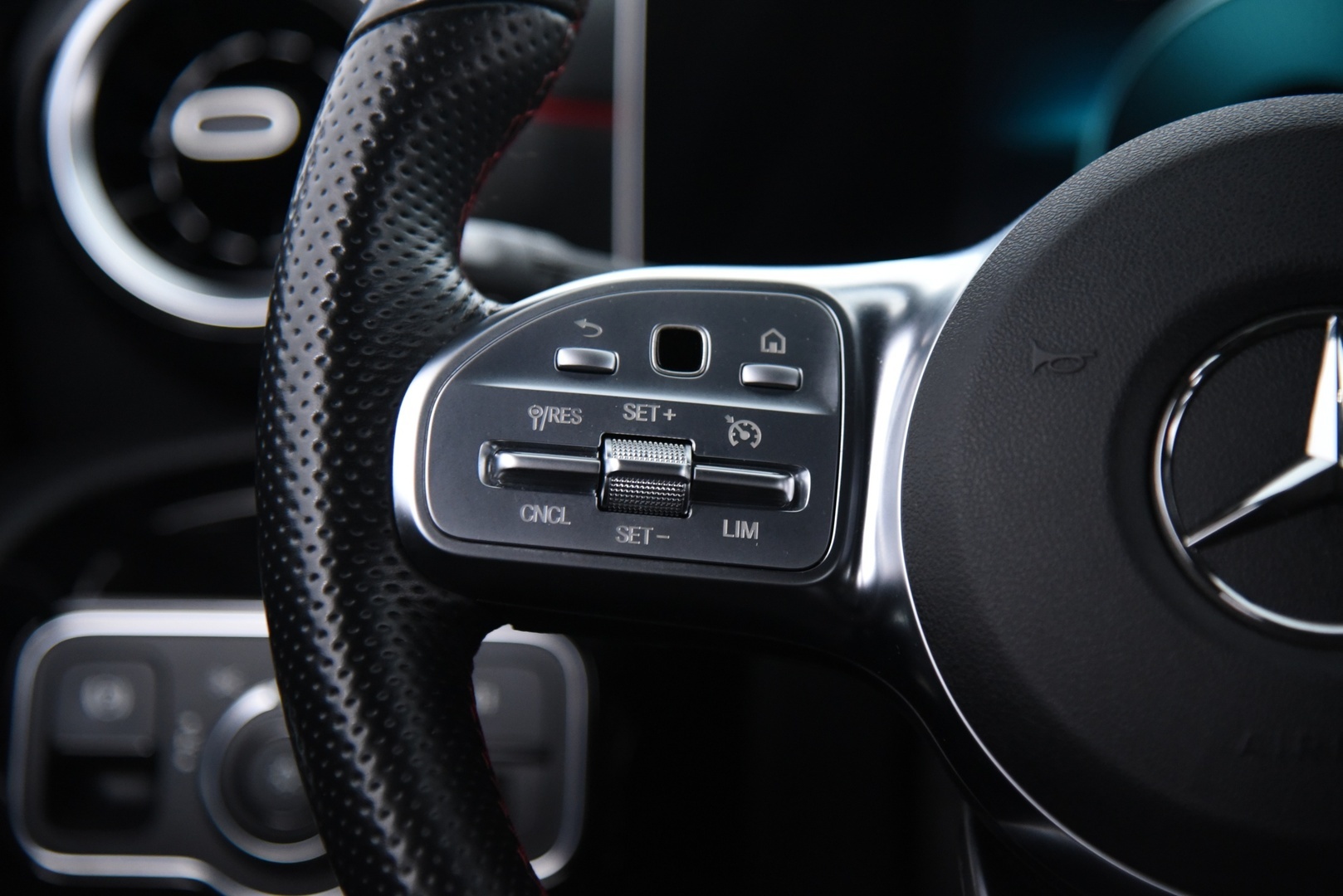 MERCEDES-BENZ A 2020