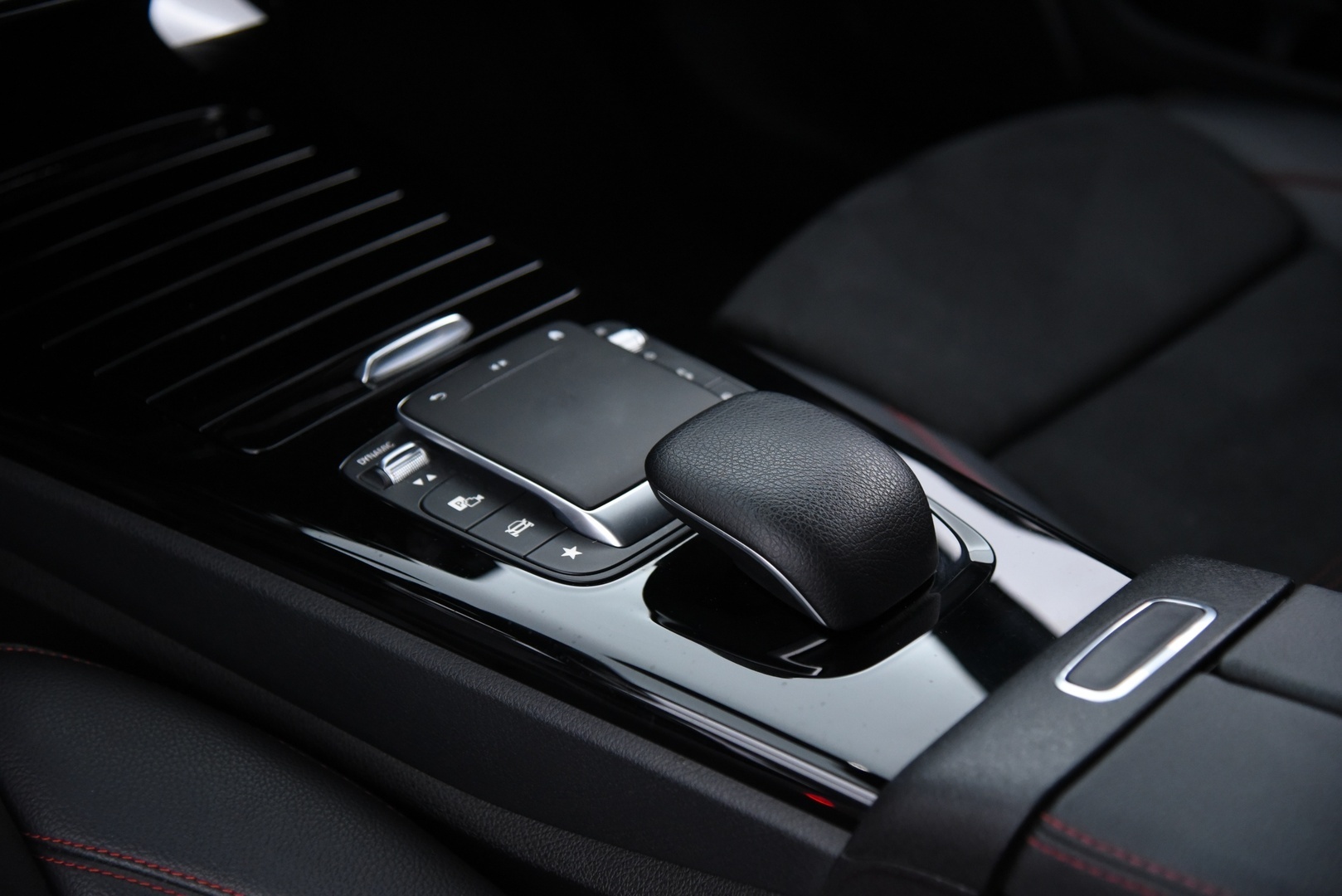 MERCEDES-BENZ A 2020