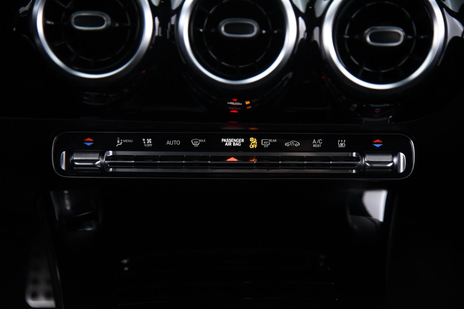 MERCEDES-BENZ A 2020