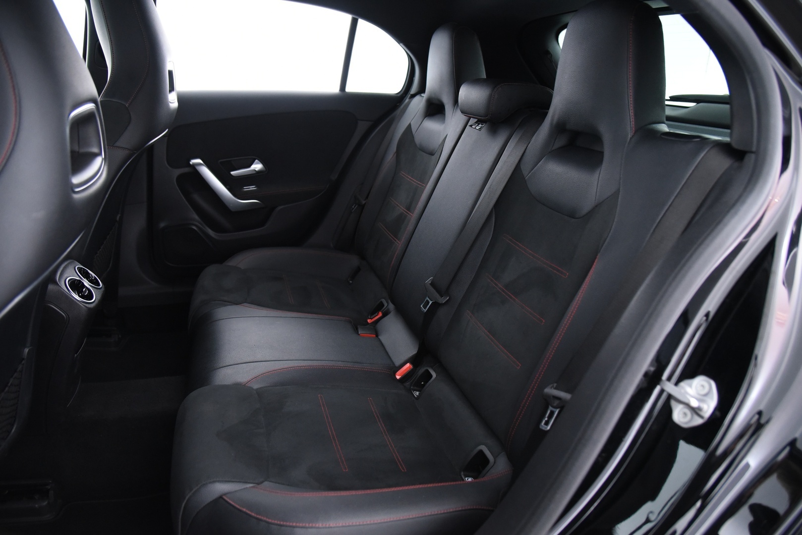 MERCEDES-BENZ A 2020