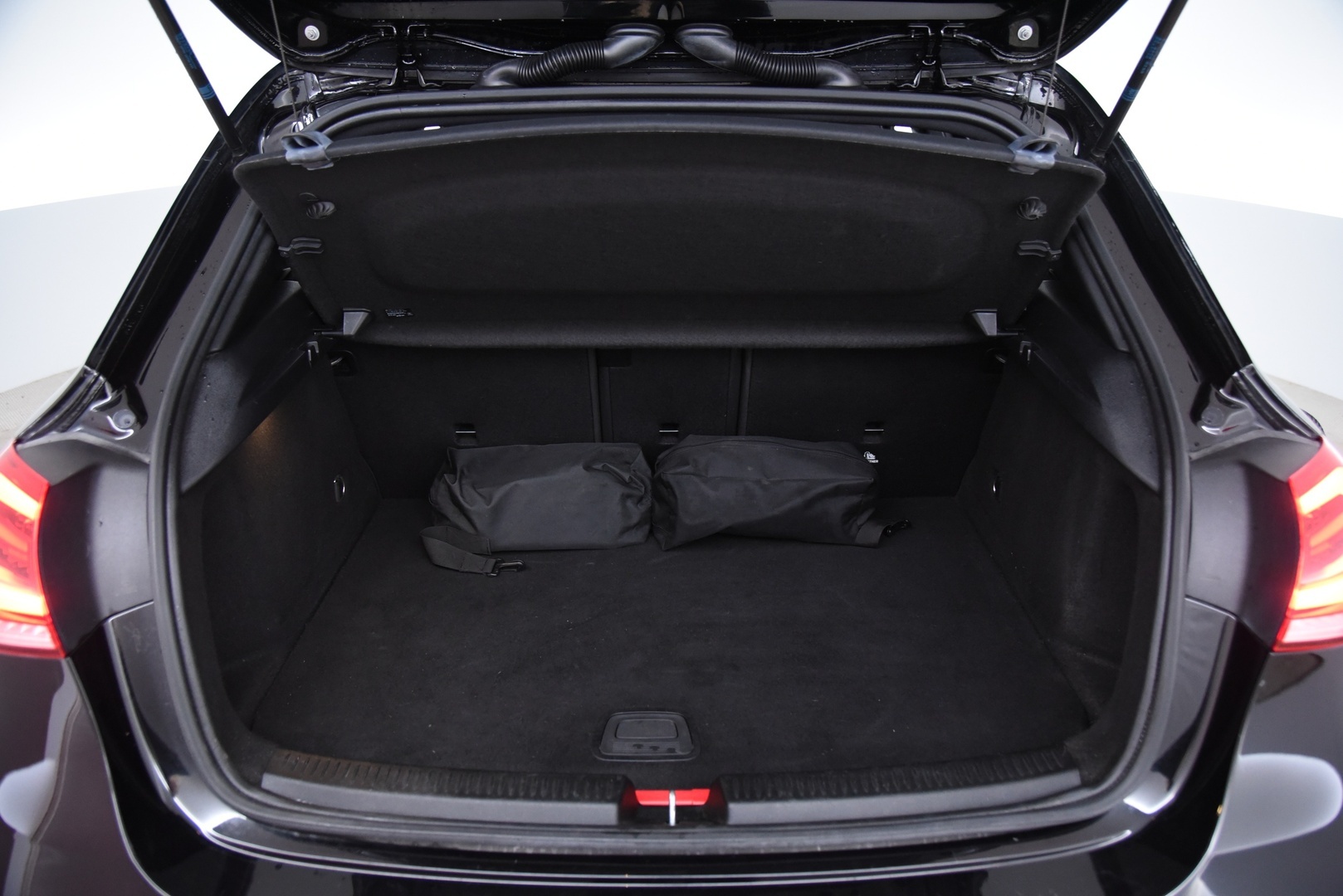 MERCEDES-BENZ A 2020