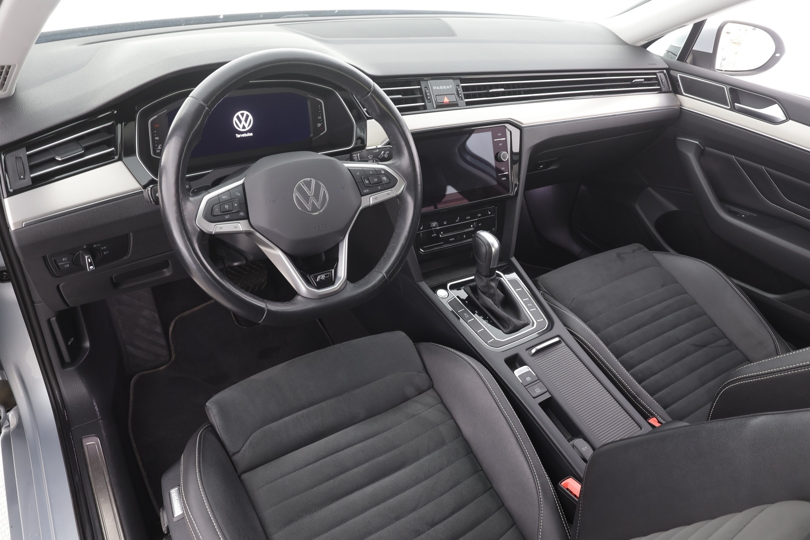 VOLKSWAGEN Passat 2022