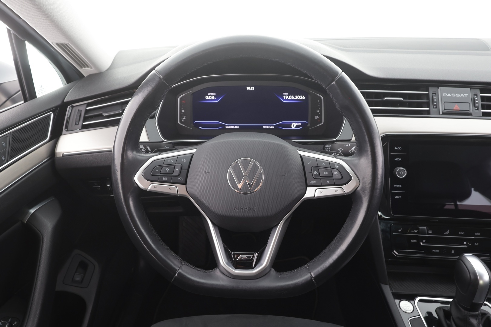 VOLKSWAGEN Passat 2022