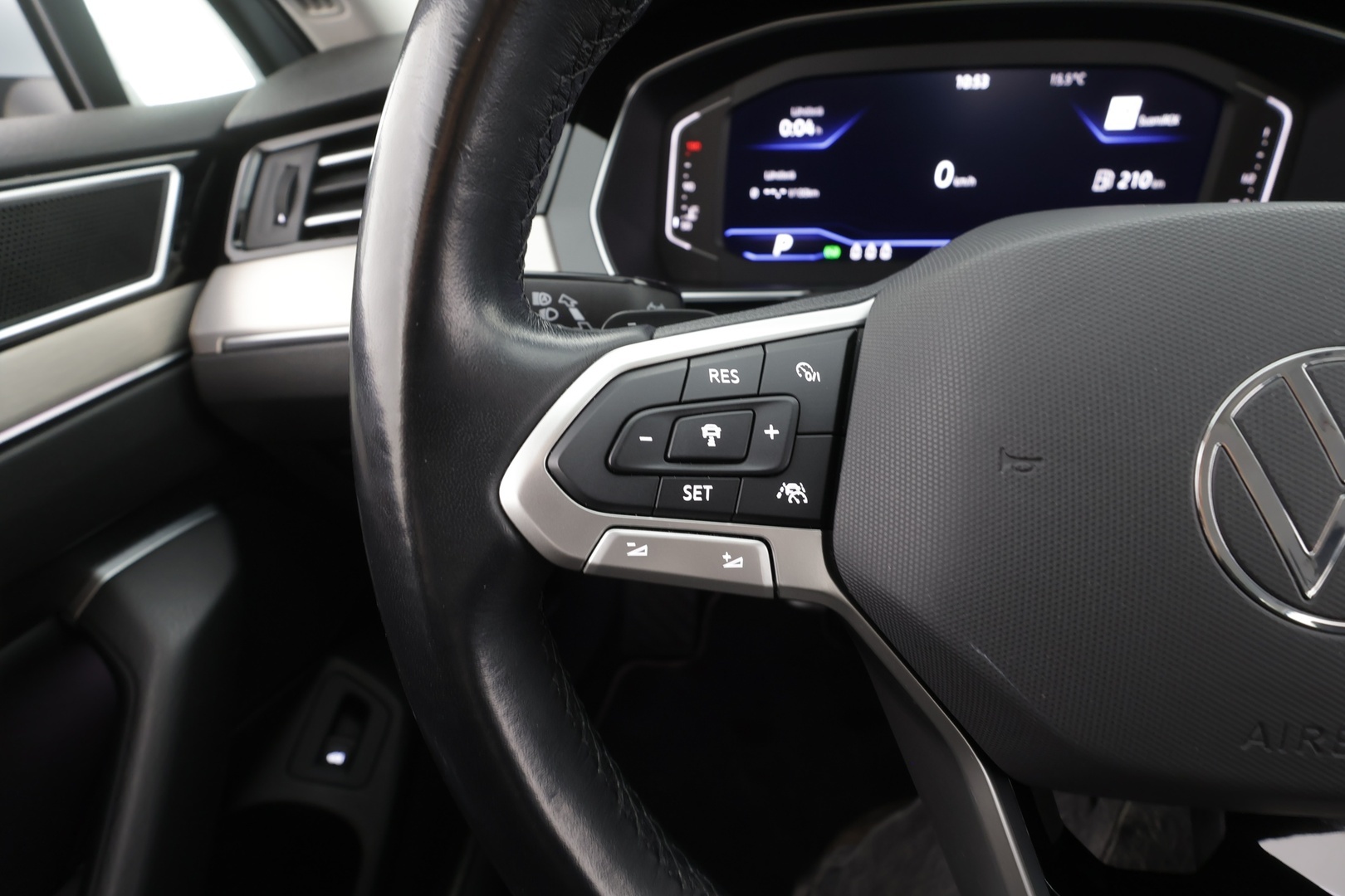 VOLKSWAGEN Passat 2022