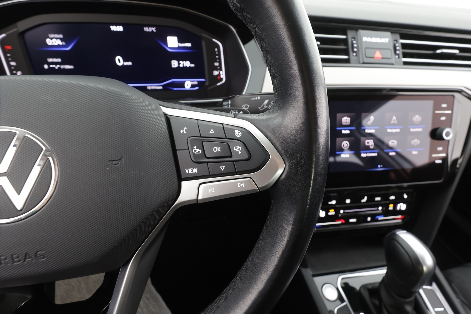VOLKSWAGEN Passat 2022