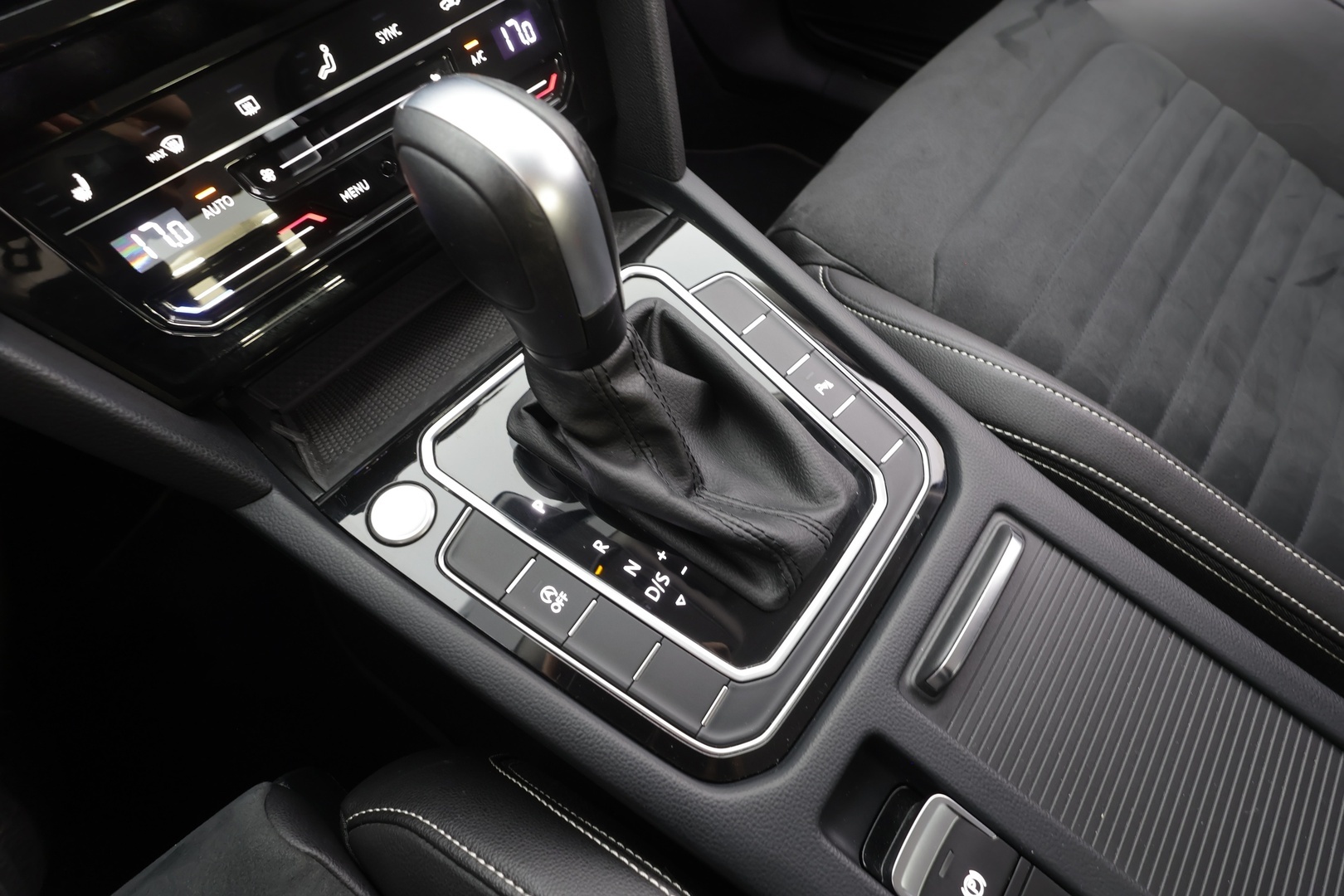 VOLKSWAGEN Passat 2022
