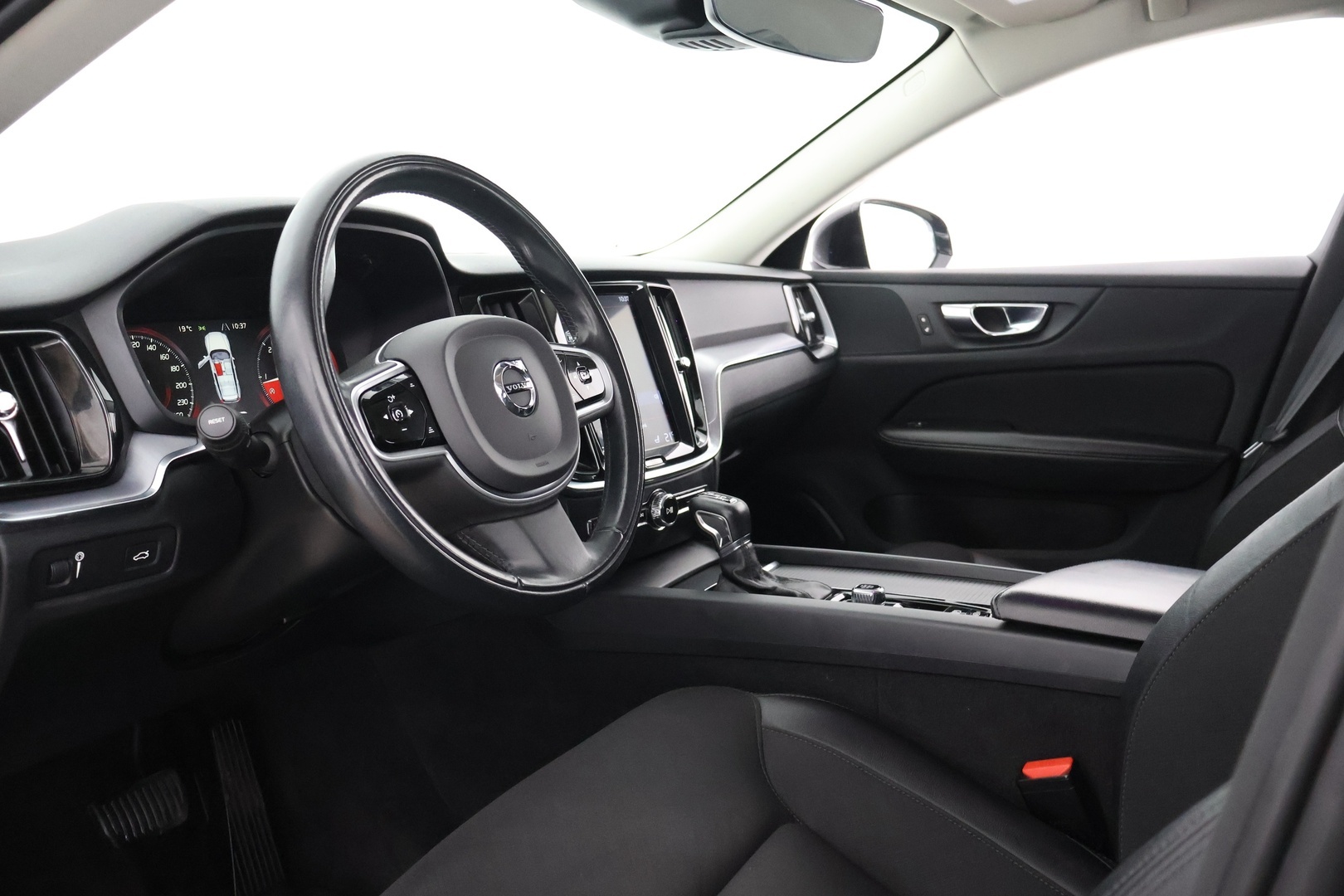 VOLVO V60 2020