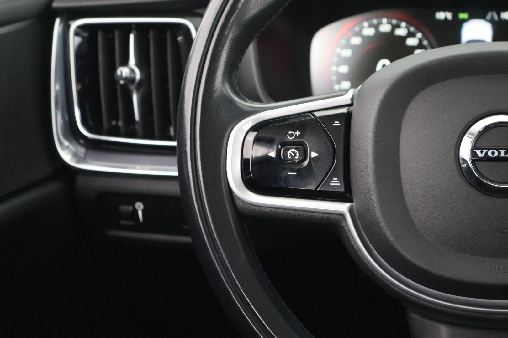 VOLVO V60 2020