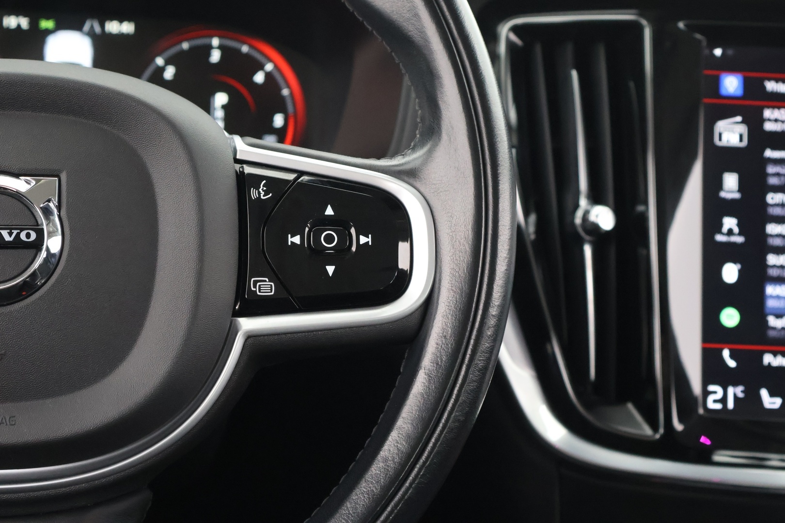 VOLVO V60 2020