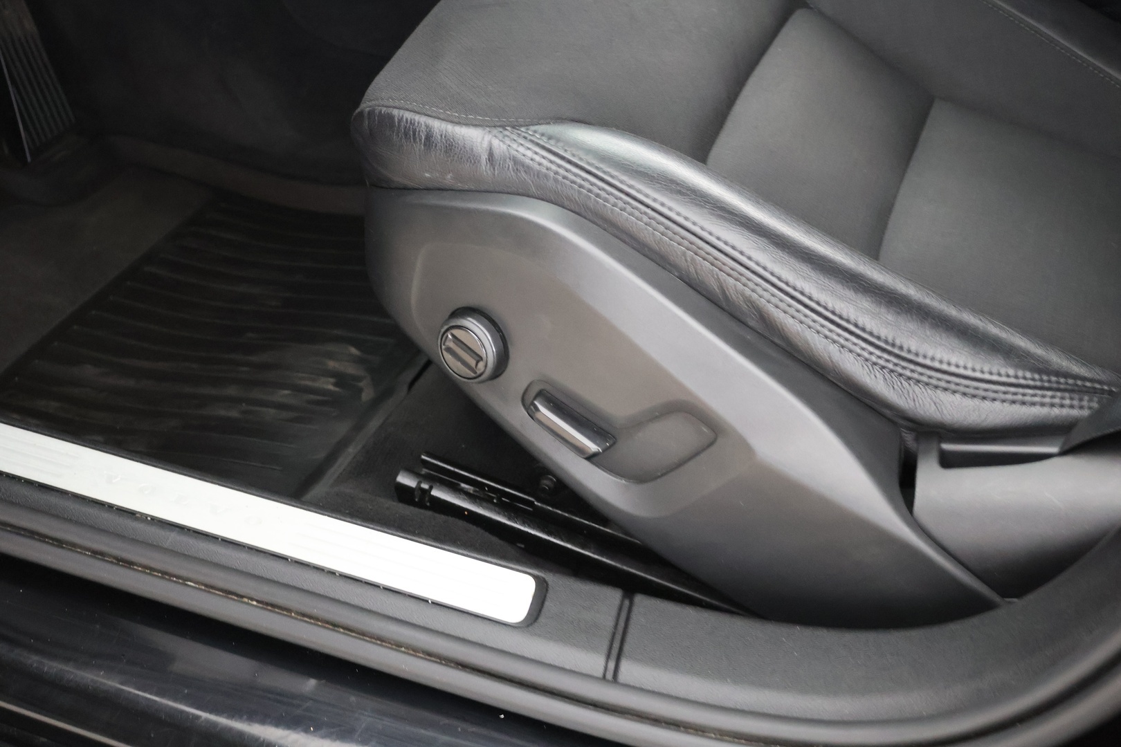 VOLVO V60 2020