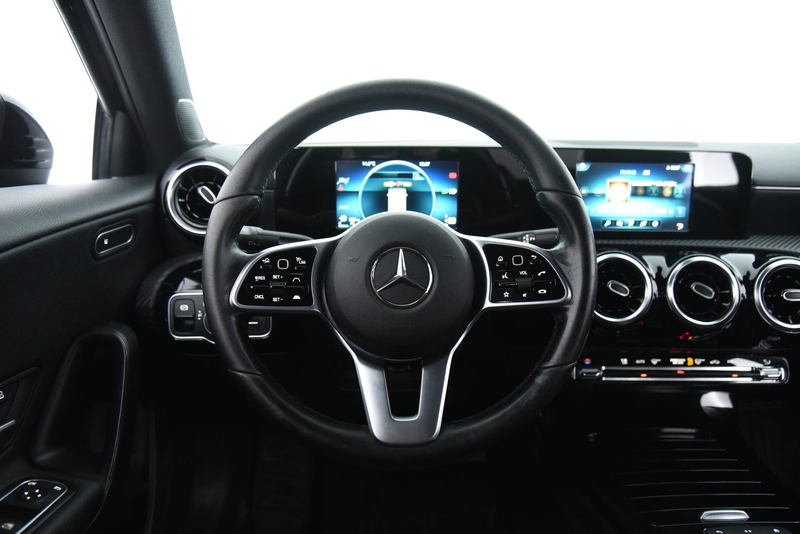 MERCEDES-BENZ A 2021