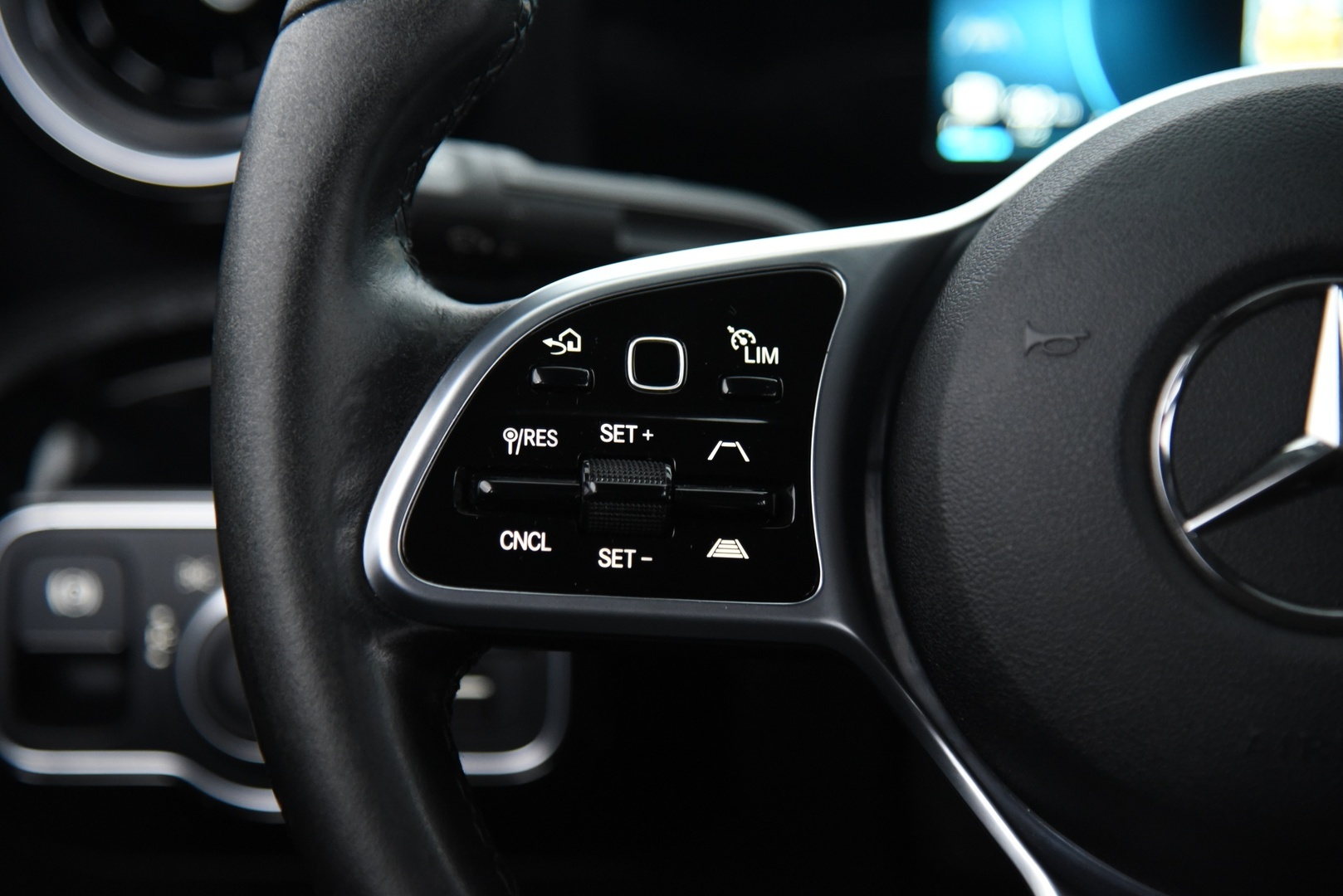 MERCEDES-BENZ A 2021