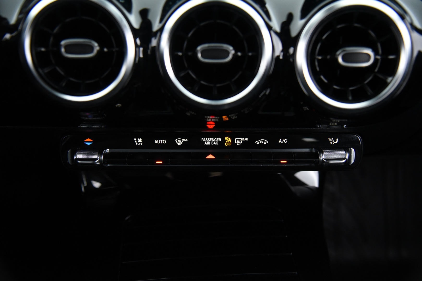 MERCEDES-BENZ A 2021