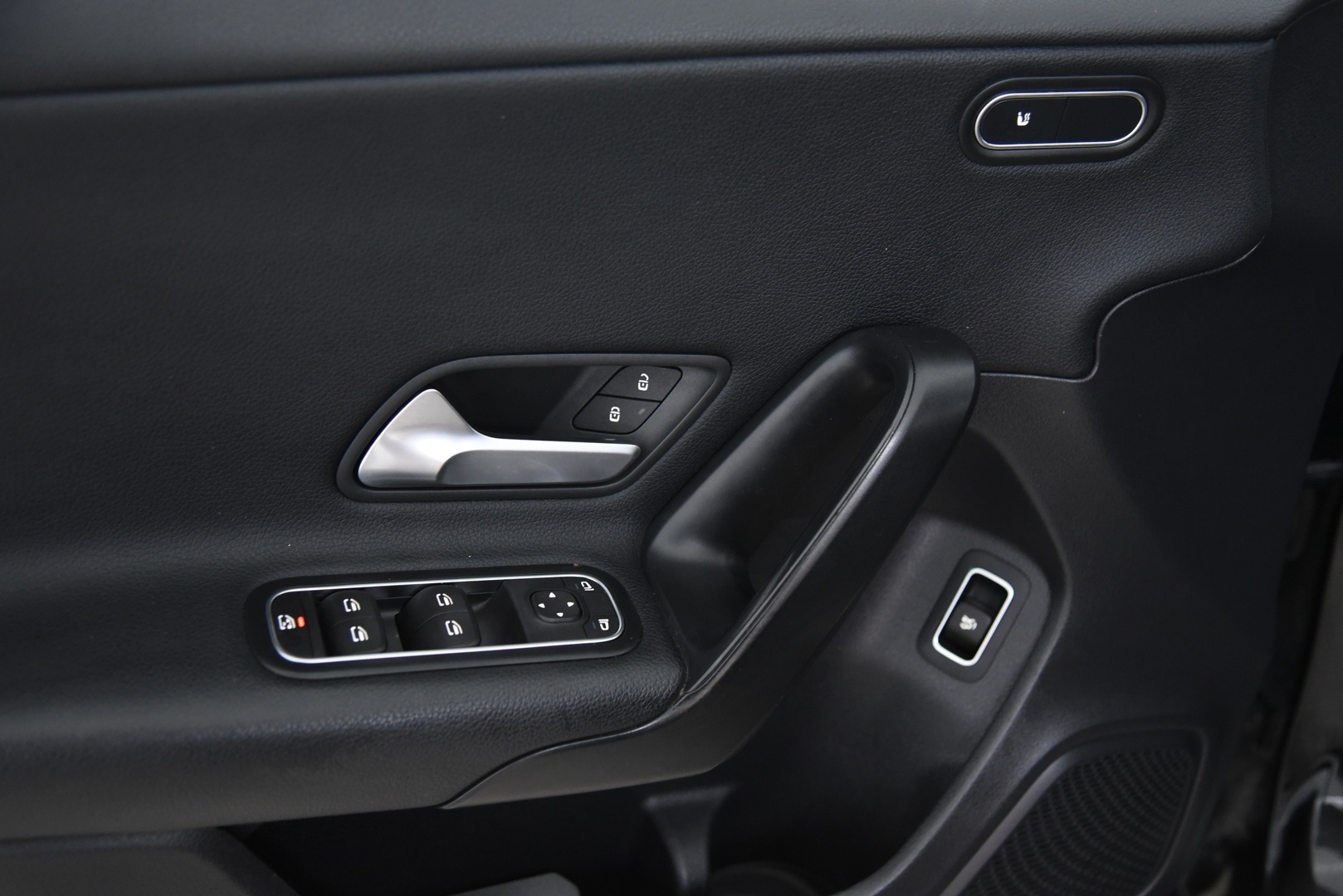 MERCEDES-BENZ A 2021