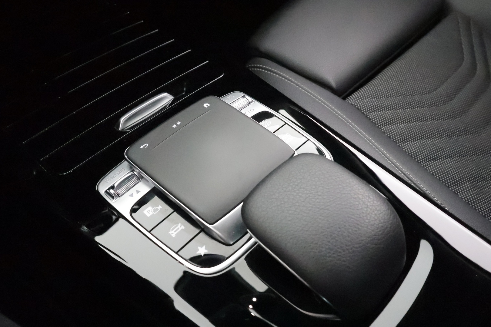 MERCEDES-BENZ A 2019