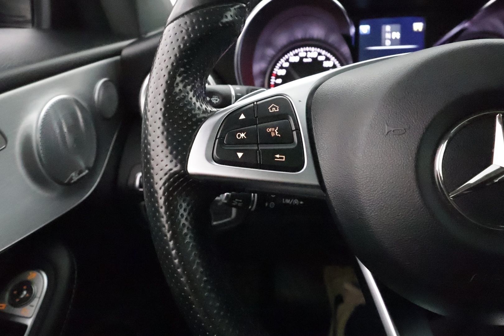 MERCEDES-BENZ C 2016