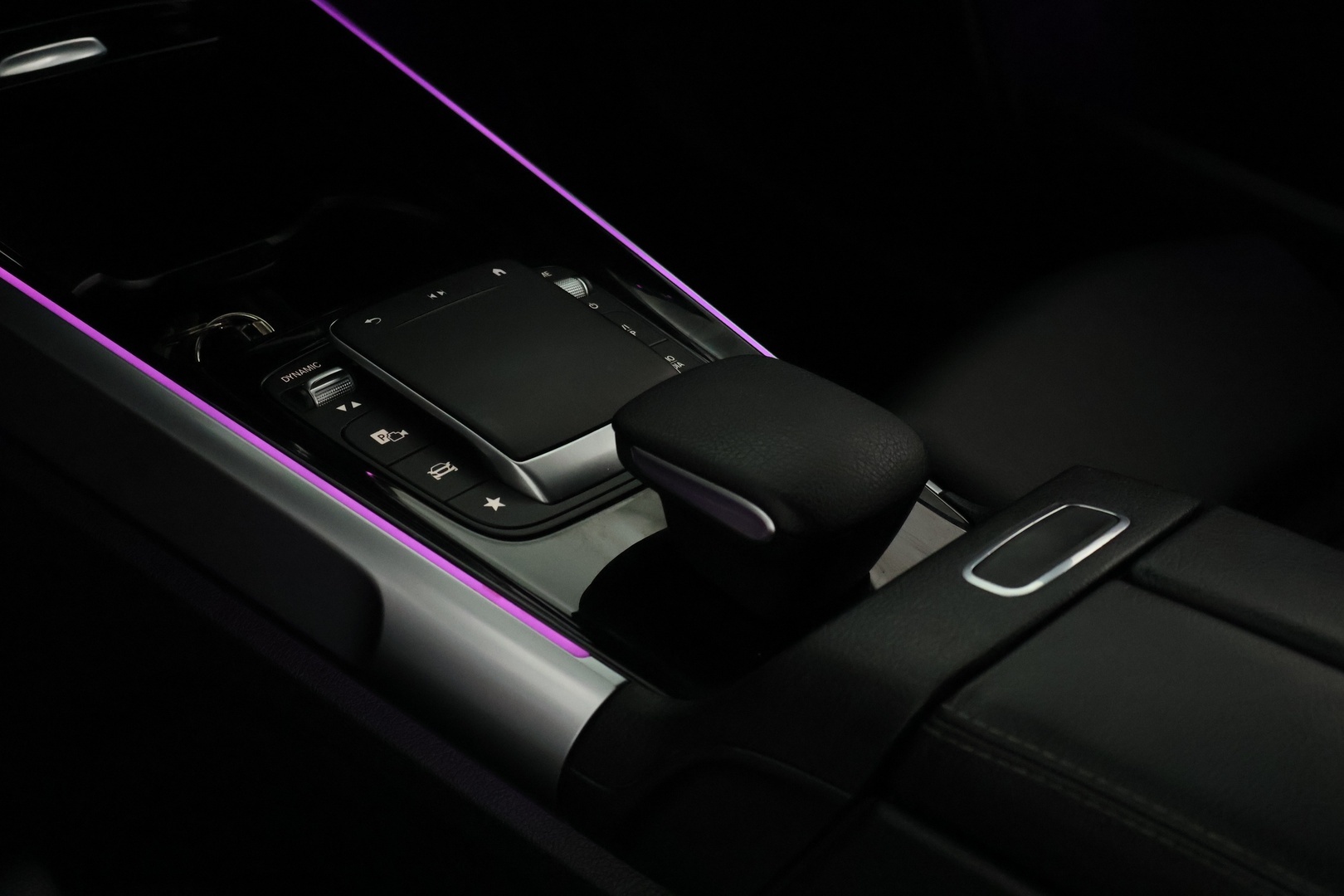 MERCEDES-BENZ GLB 2021