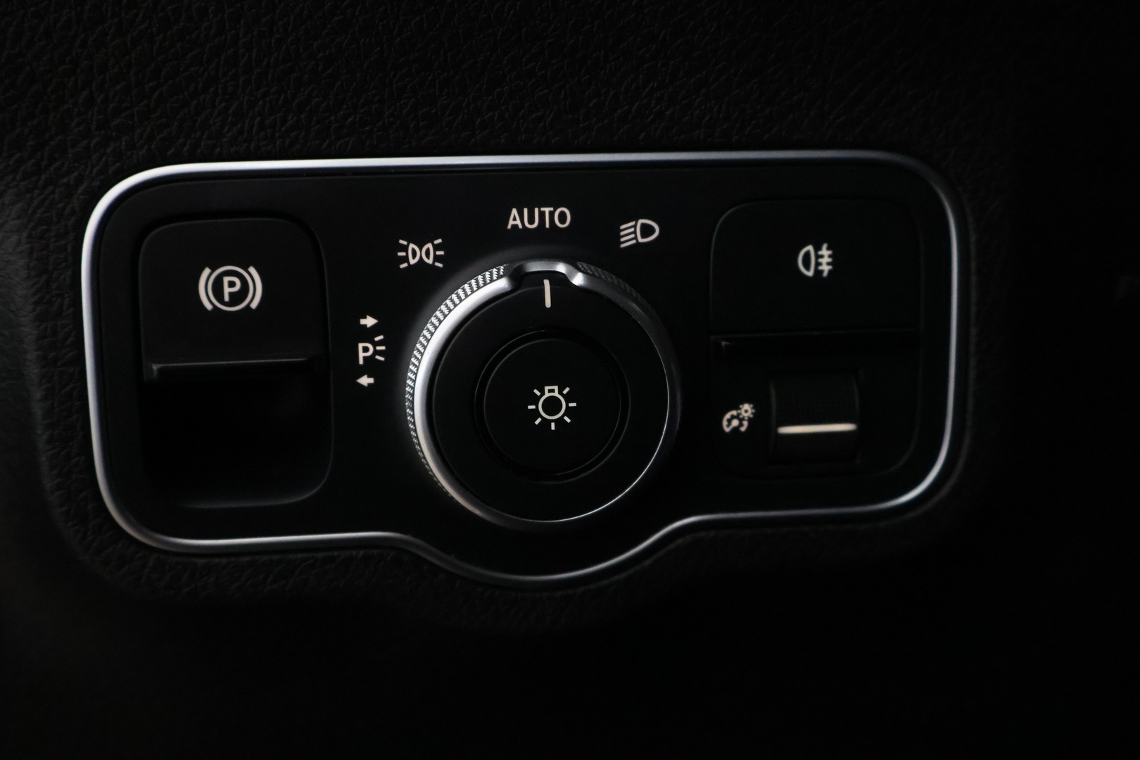 MERCEDES-BENZ GLB 2021