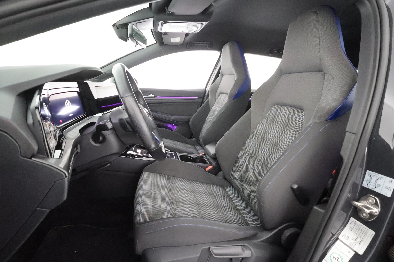 VOLKSWAGEN Golf 2023