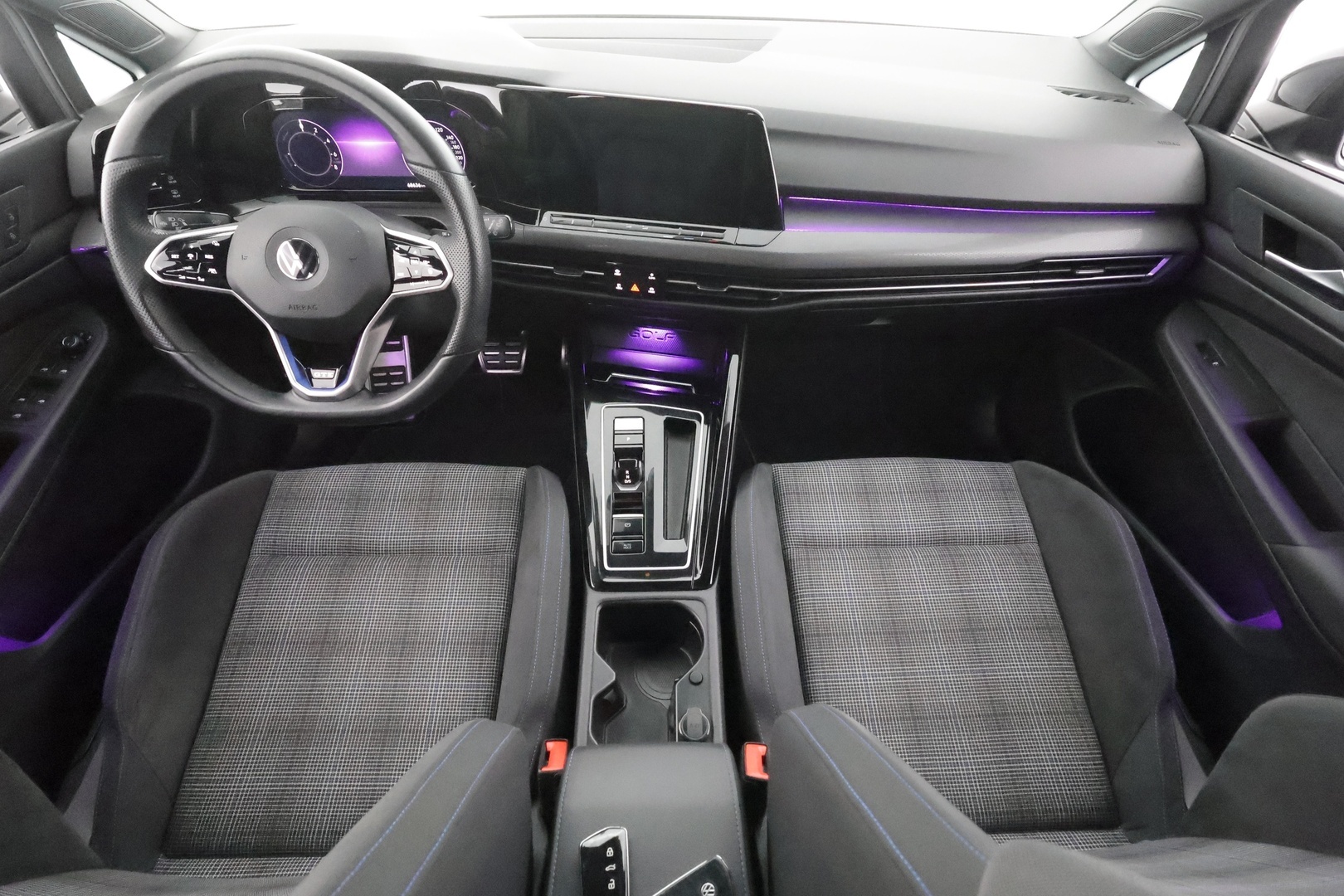 VOLKSWAGEN Golf 2023