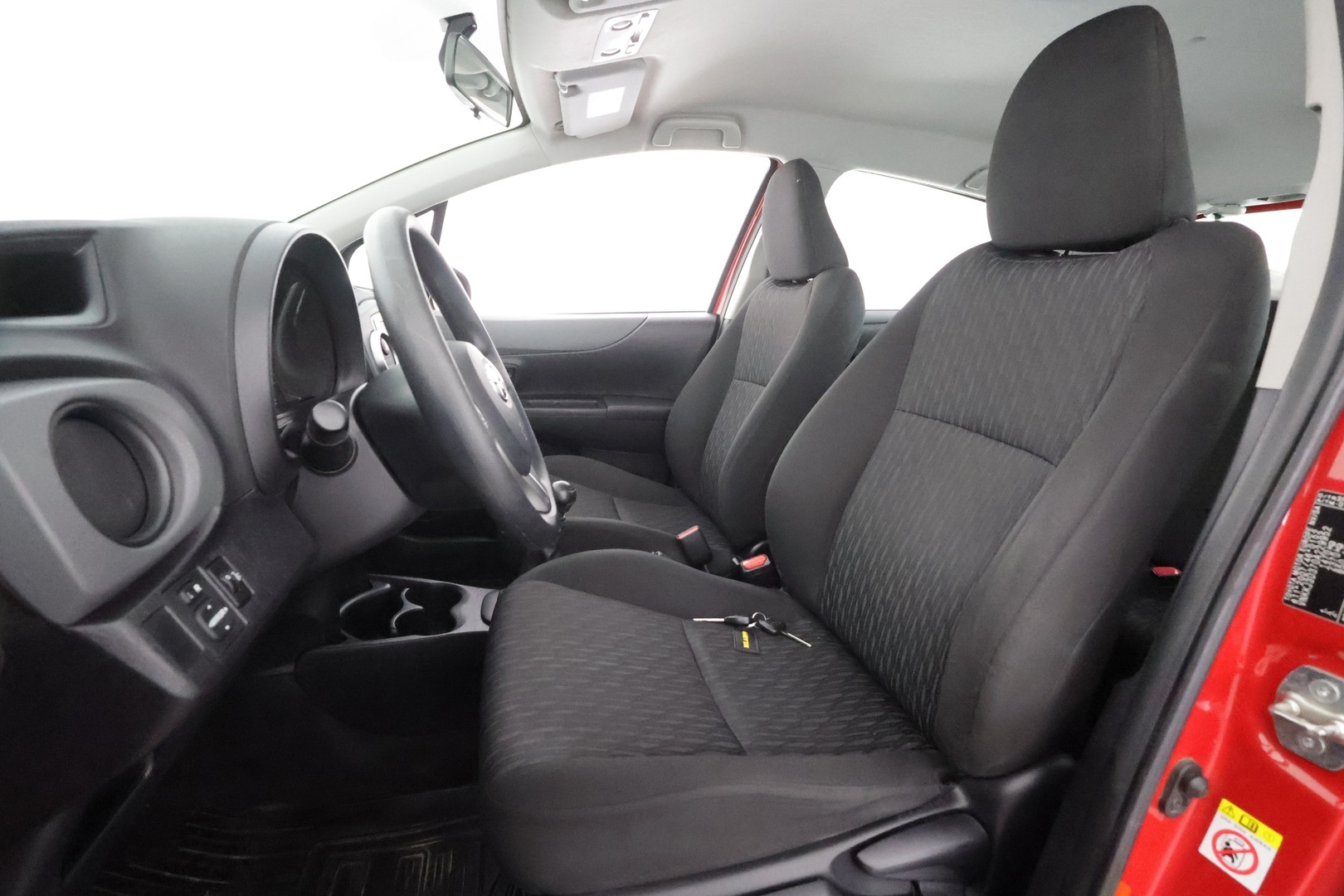 TOYOTA Yaris 2015