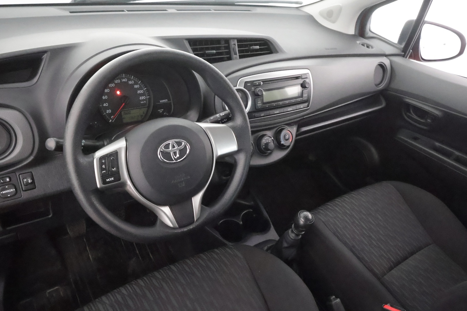 TOYOTA Yaris 2015
